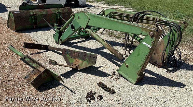 image for item EJ3616 John Deere 158 loader