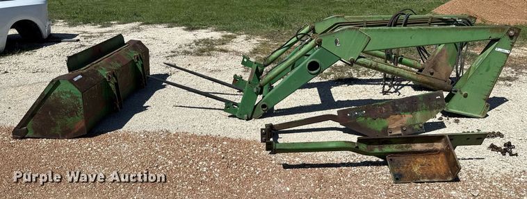 image for item EJ3616 John Deere 158 loader