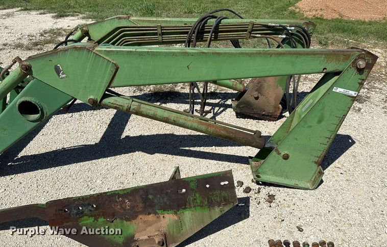 image for item EJ3616 John Deere 158 loader