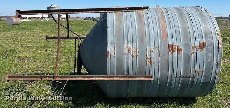 image for item EJ8338 Grain silo