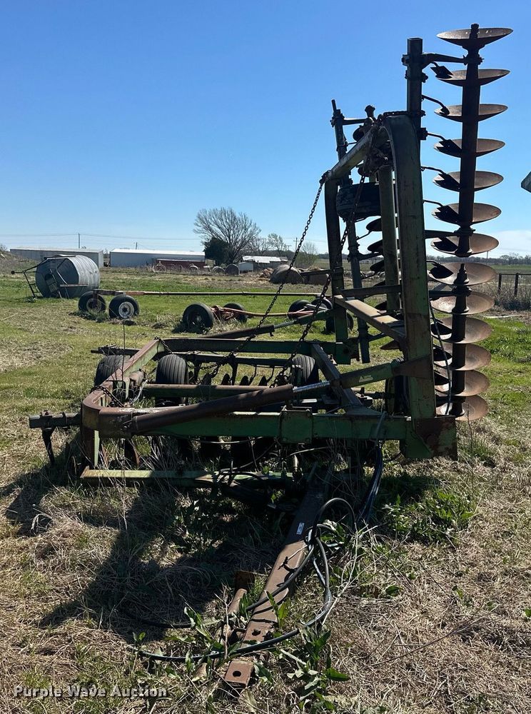 image for item EJ8339 John Deere 220 tandem disk