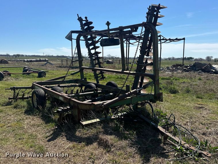 image for item EJ8339 John Deere 220 tandem disk