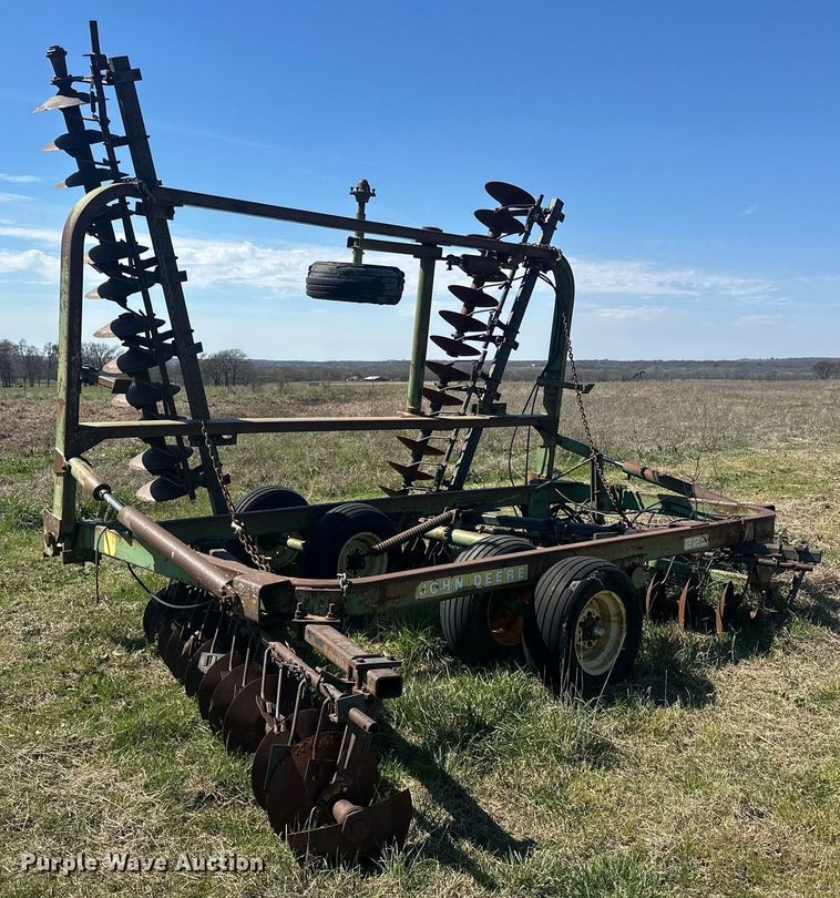 image for item EJ8339 John Deere 220 tandem disk