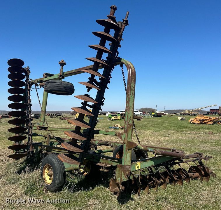 image for item EJ8339 John Deere 220 tandem disk