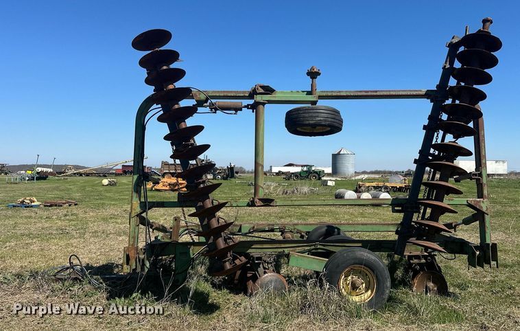 image for item EJ8339 John Deere 220 tandem disk