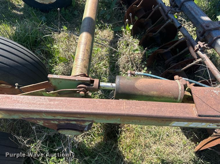 image for item EJ8339 John Deere 220 tandem disk