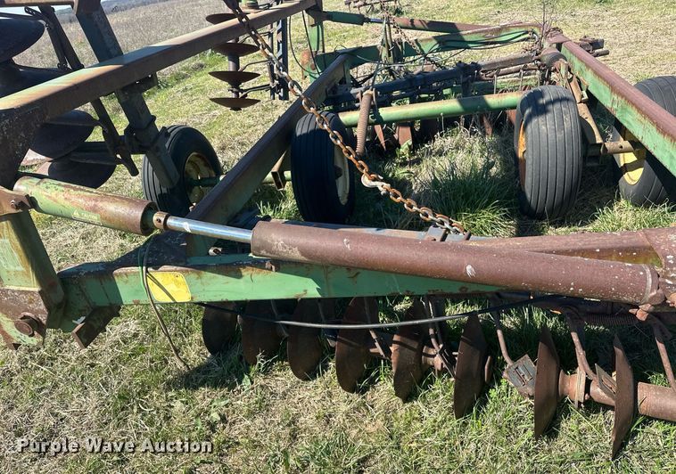 image for item EJ8339 John Deere 220 tandem disk