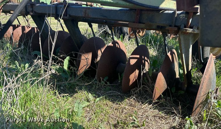 image for item EJ8339 John Deere 220 tandem disk