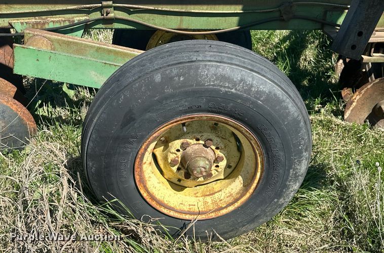 image for item EJ8339 John Deere 220 tandem disk