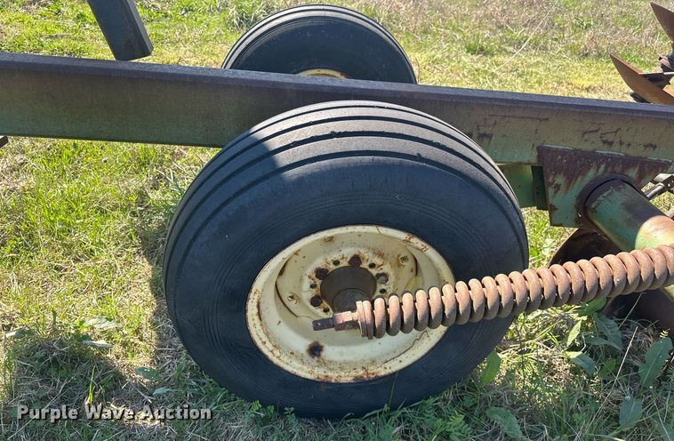 image for item EJ8339 John Deere 220 tandem disk