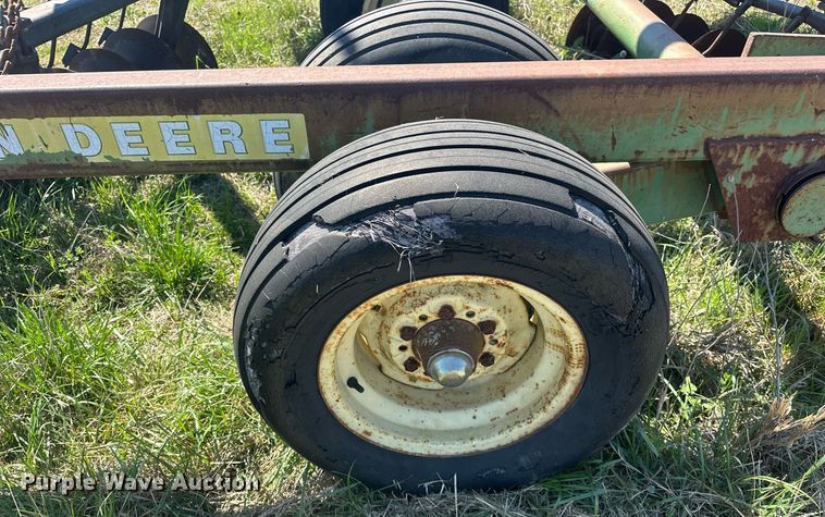 image for item EJ8339 John Deere 220 tandem disk