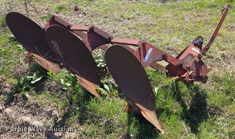 image for item EJ8342 Ford I0-458 three bottom plow