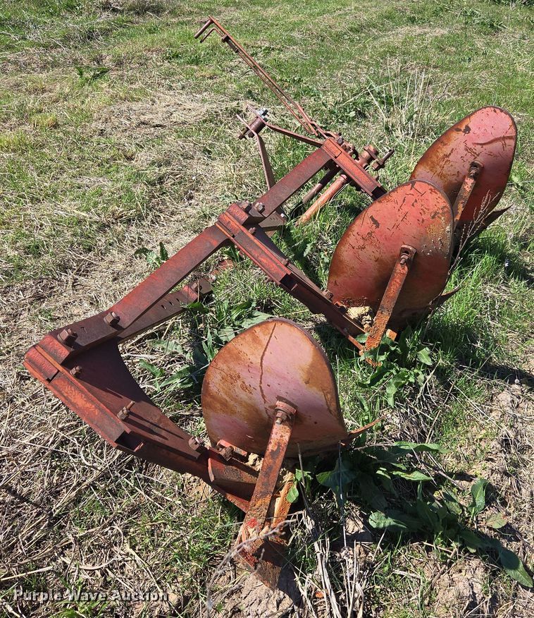 image for item EJ8342 Ford I0-458 three bottom plow
