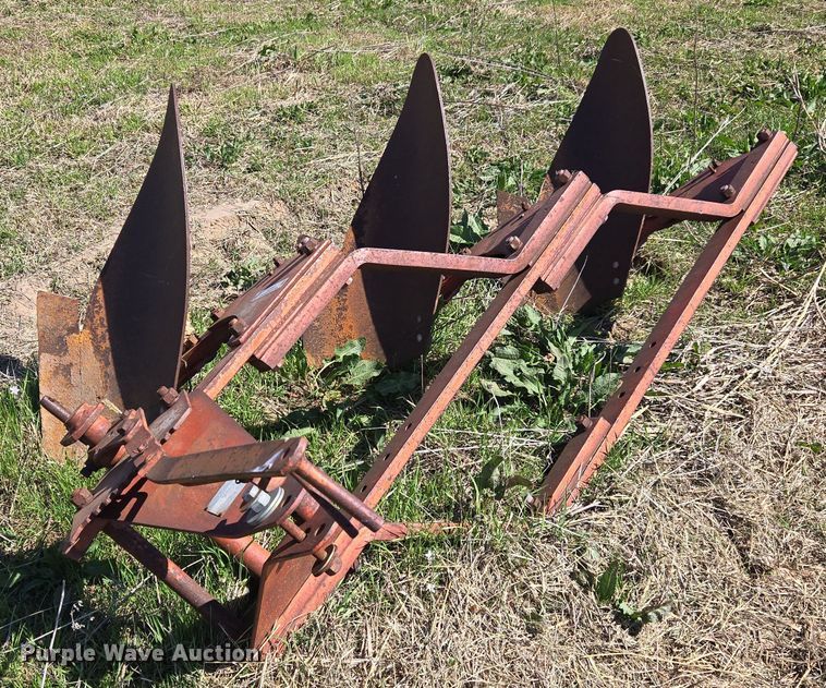 image for item EJ8342 Ford I0-458 three bottom plow