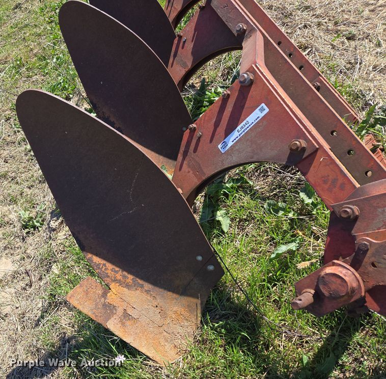 image for item EJ8342 Ford I0-458 three bottom plow