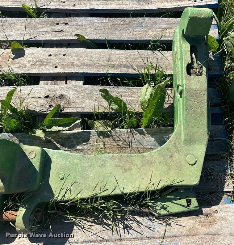 image for item EJ8353 Tractor parts