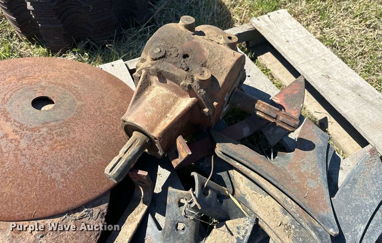 image for item EJ8354 Approximately 200 disks