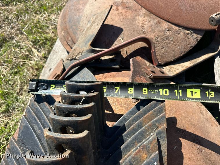 image for item EJ8354 Approximately 200 disks