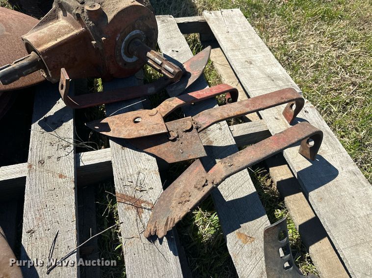 image for item EJ8354 Approximately 200 disks