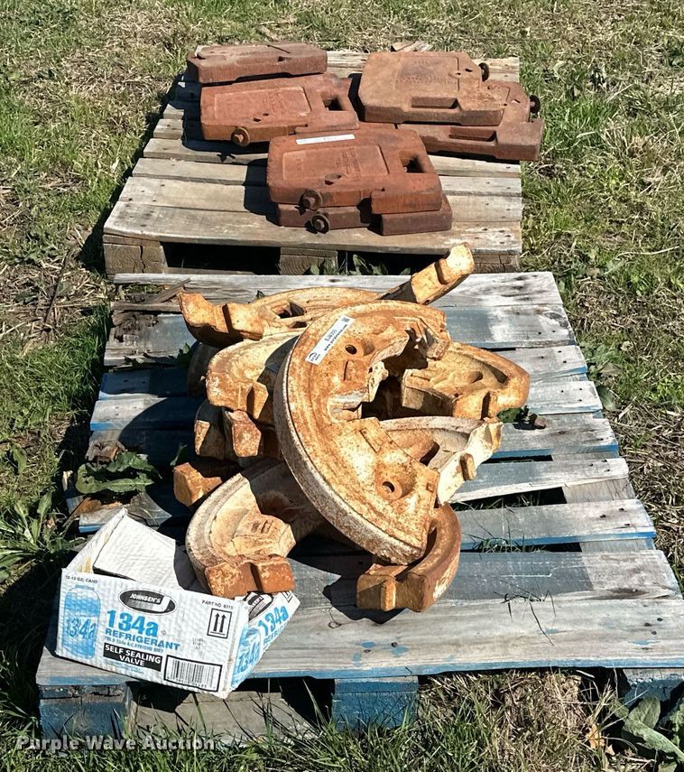 image for item EJ8355 Tractor weights