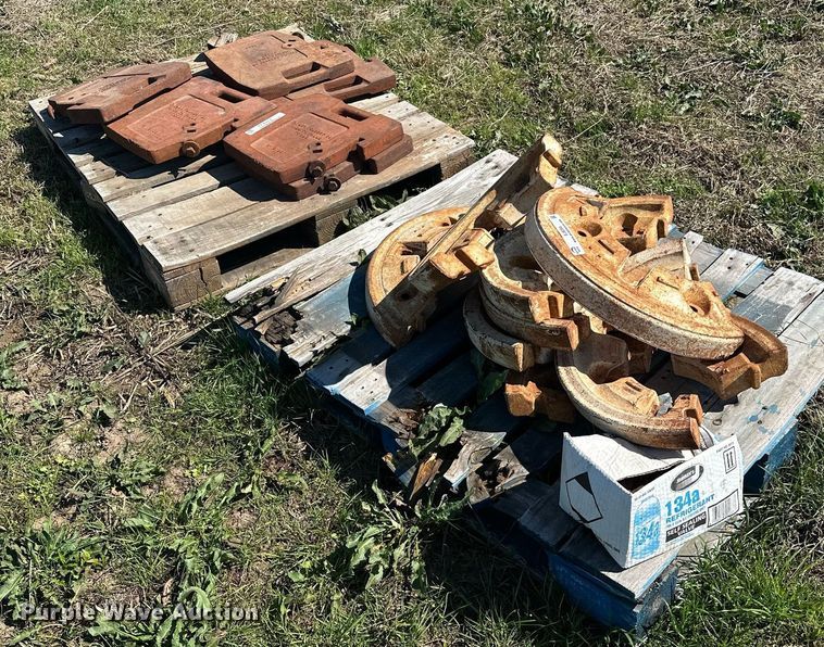 image for item EJ8355 Tractor weights