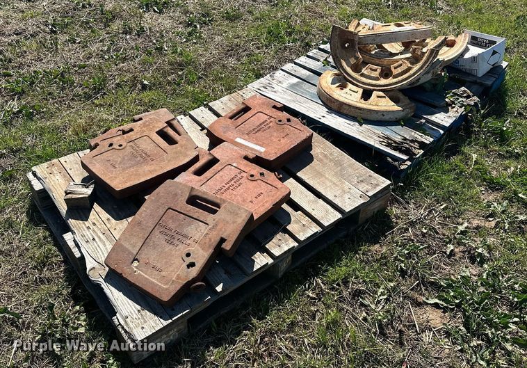 image for item EJ8355 Tractor weights