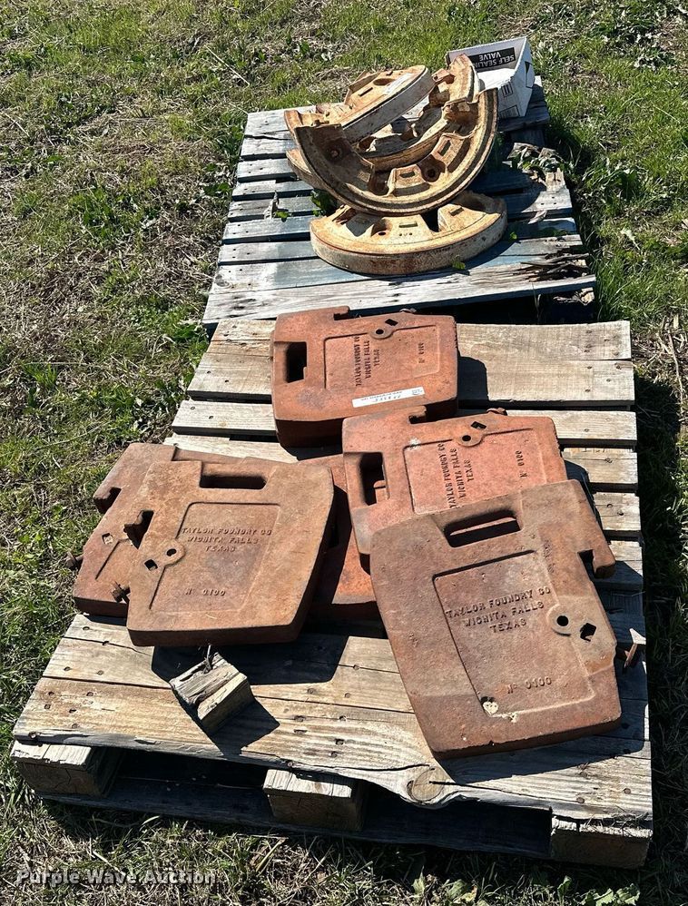 image for item EJ8355 Tractor weights