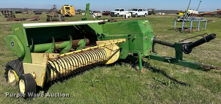 image for item EJ8358 John Deere 348 small square baler