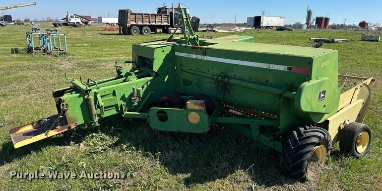 image for item EJ8358 John Deere 348 small square baler