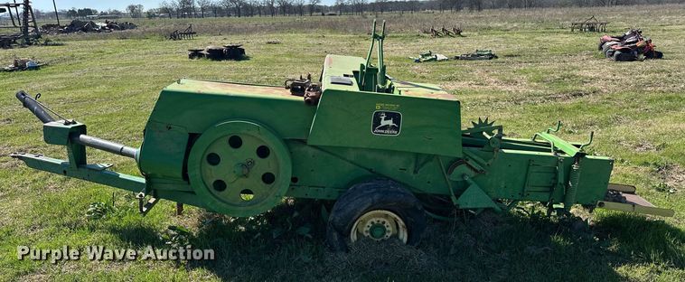 image for item EJ8358 John Deere 348 small square baler