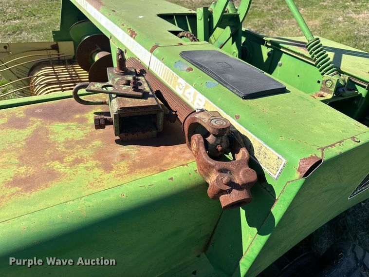image for item EJ8358 John Deere 348 small square baler