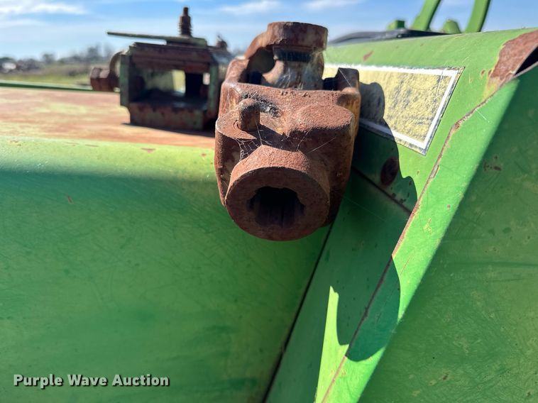 image for item EJ8358 John Deere 348 small square baler