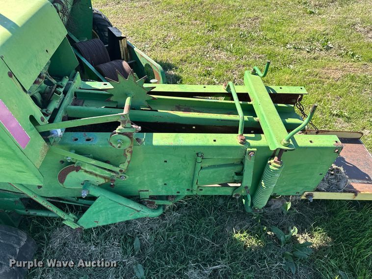 image for item EJ8358 John Deere 348 small square baler