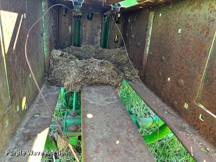 image for item EJ8358 John Deere 348 small square baler