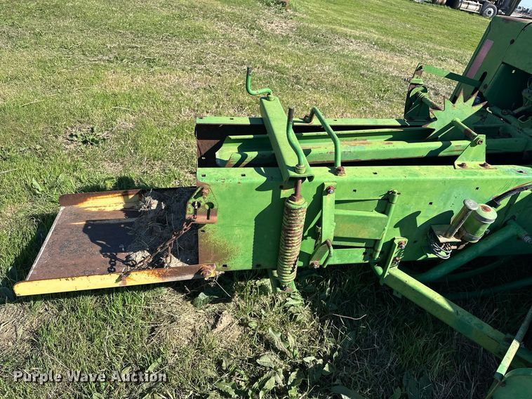 image for item EJ8358 John Deere 348 small square baler