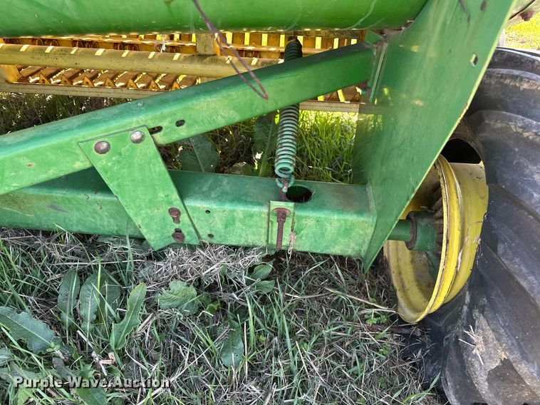 image for item EJ8358 John Deere 348 small square baler