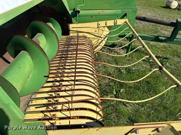 image for item EJ8358 John Deere 348 small square baler