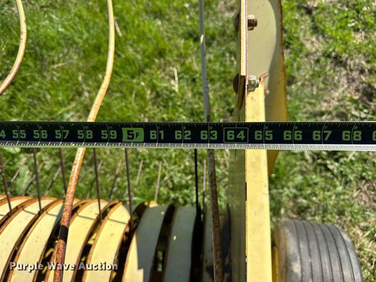 image for item EJ8358 John Deere 348 small square baler