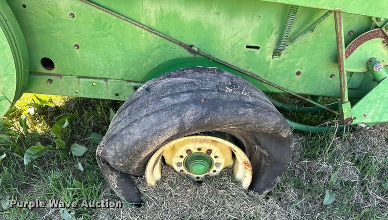 image for item EJ8358 John Deere 348 small square baler