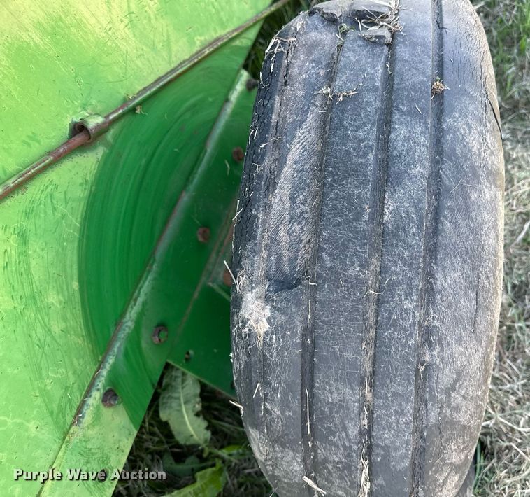 image for item EJ8358 John Deere 348 small square baler