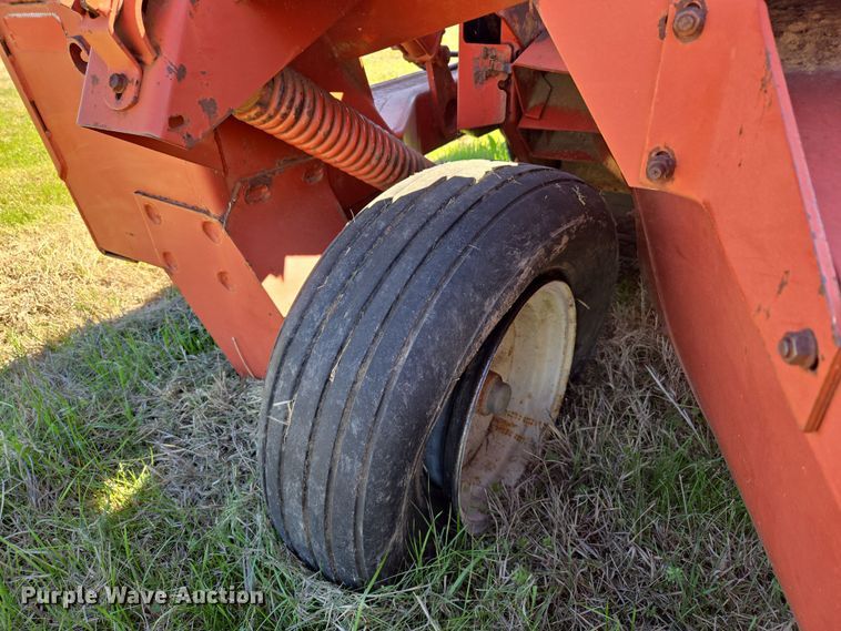 image for item EJ8362 Hesston 1120 swather / windrower