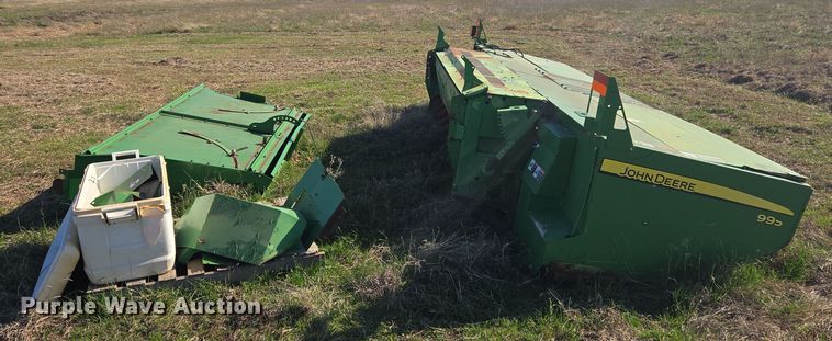 image for item EJ8365 John Deere 995 windrower header