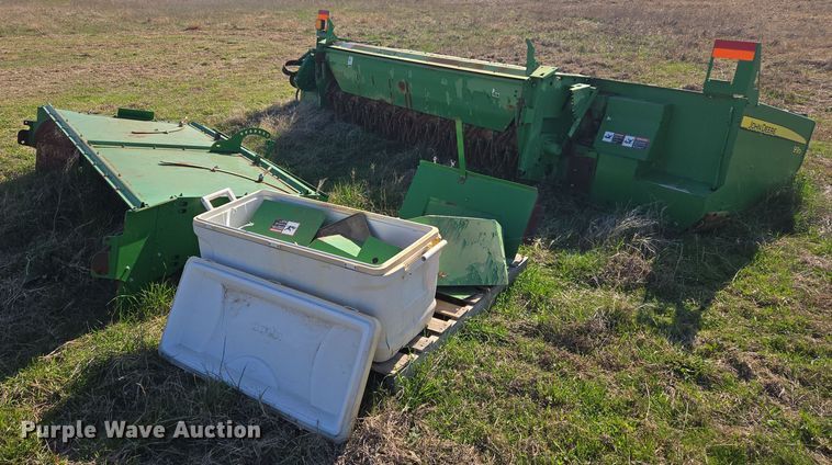 image for item EJ8365 John Deere 995 windrower header