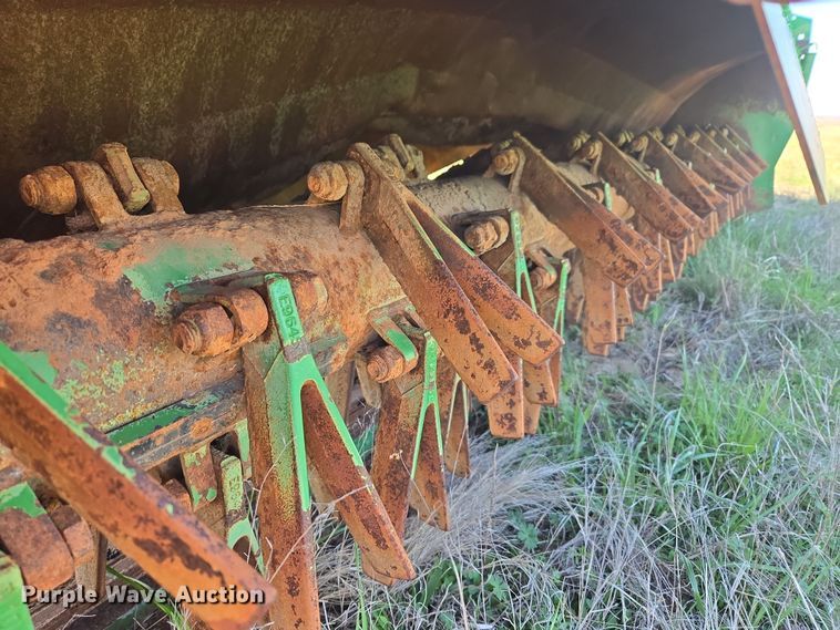 image for item EJ8365 John Deere 995 windrower header