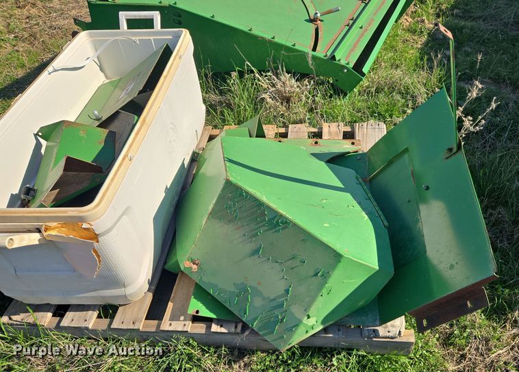 image for item EJ8365 John Deere 995 windrower header