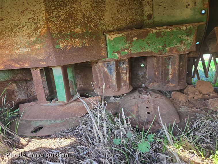 image for item EJ8365 John Deere 995 windrower header
