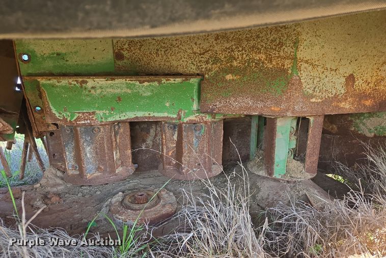 image for item EJ8365 John Deere 995 windrower header