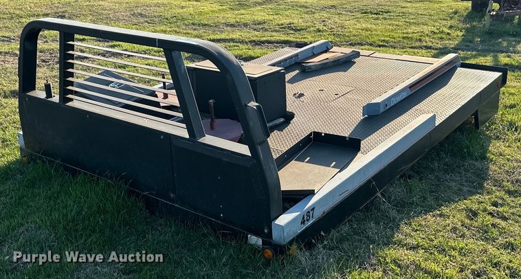 image for item EJ8368 DewEze 487 hydraulic bale bed