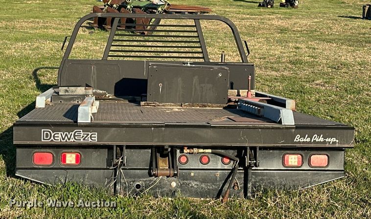 image for item EJ8368 DewEze 487 hydraulic bale bed