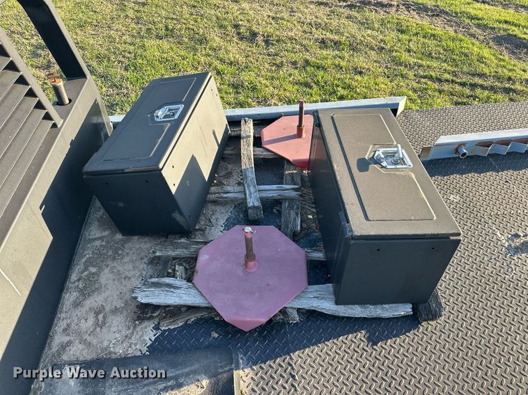 image for item EJ8368 DewEze 487 hydraulic bale bed